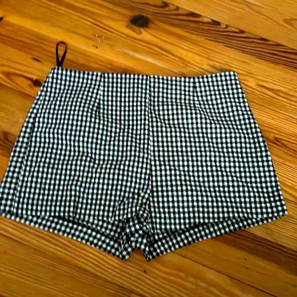 Checkered high waisted shorts